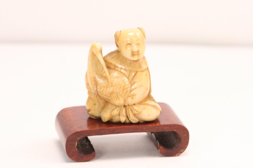 ANTIQUE IVORY NETSUKE OF LITTLE BOY & SWAN: ANTIQUE IVORY NETSUKE OF LITTLE BOY WITH SWAN