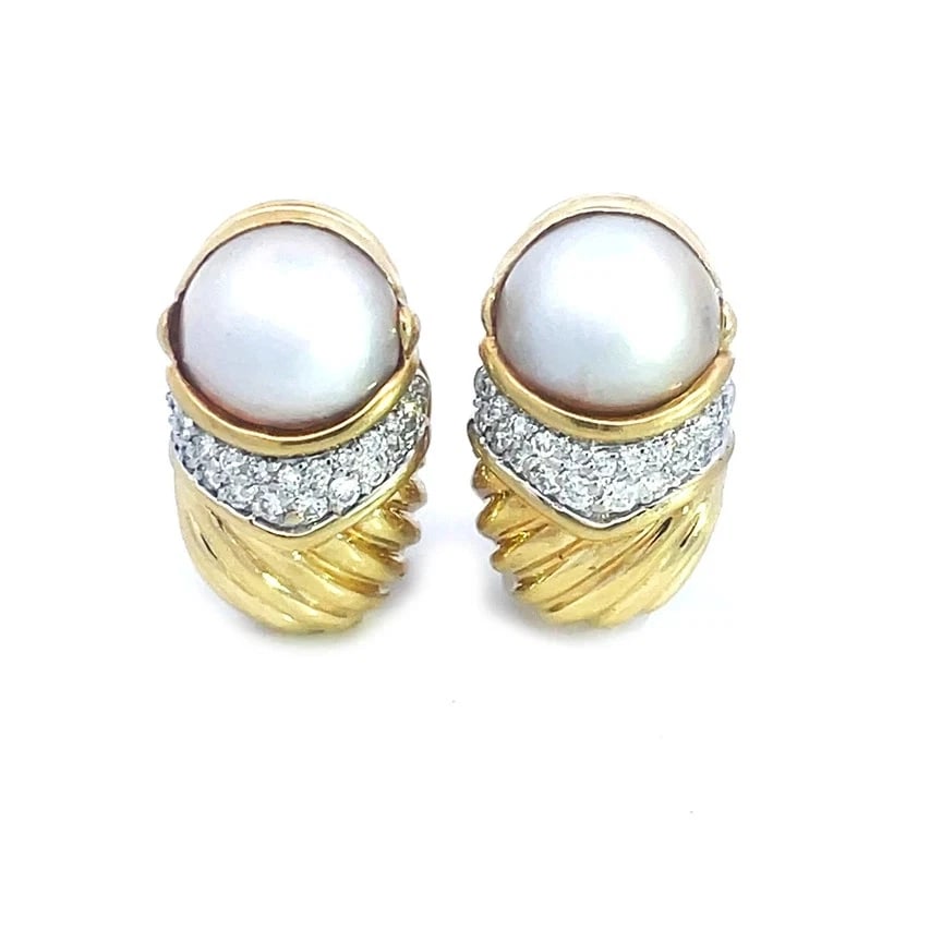 David Yurman Gold Diamond Earrings Pearls 18k Yellow Cable Huggie Style: This lovely David Yurman Diamond Gold Earrings are a luxurious and elegant piece of fine jewelry. Featuring natural white diamonds double row set below a beautiful shimmering pearl in bezel setting th