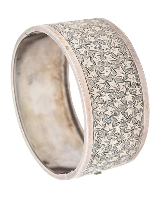 VICTORIAN 1890 Bangle Bracelet In .900 Sterling Silver With Foliage Patterns: A Victorian bracelet with foliage patternsThis is a stunning antique 19th century bangle bracelet, created in England during the late Victorian period, back in 1890. The beautiful bracelet has been cr