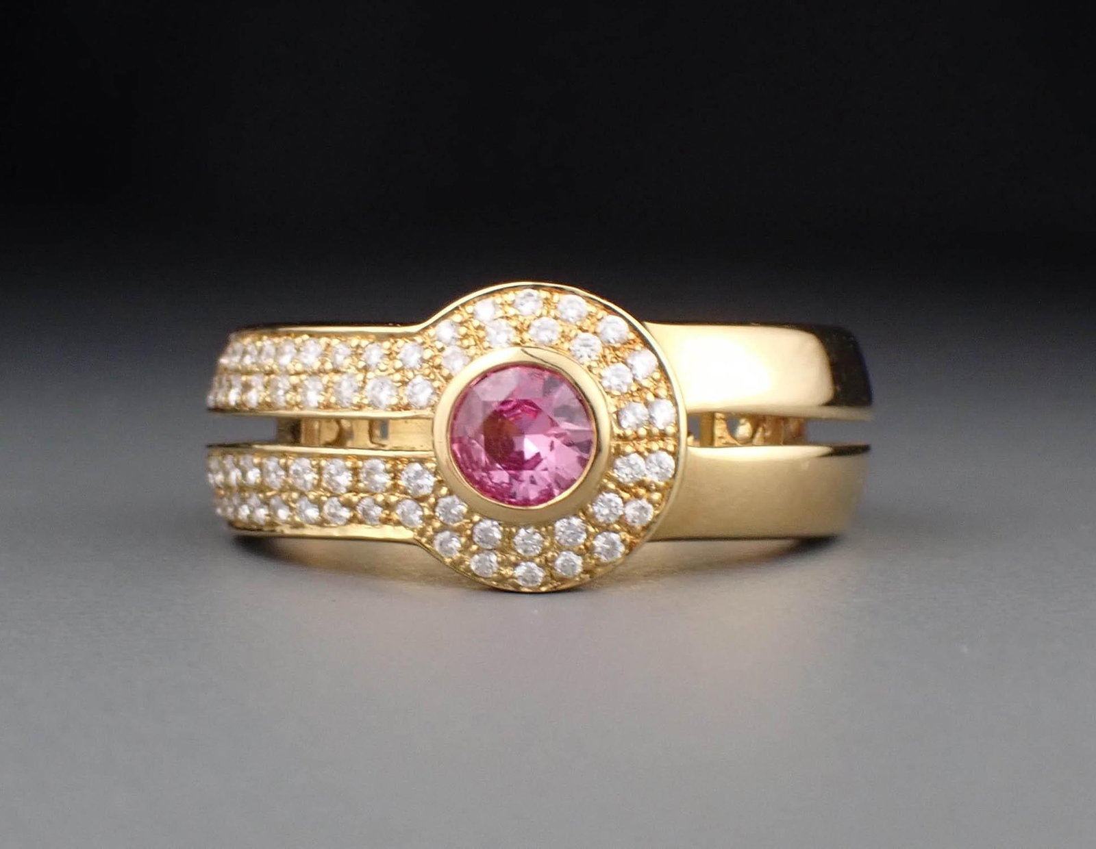 Di MODOLO: PINK SAPPHIRE, DIAMOND & 18K GOLD RING (1 of 4)