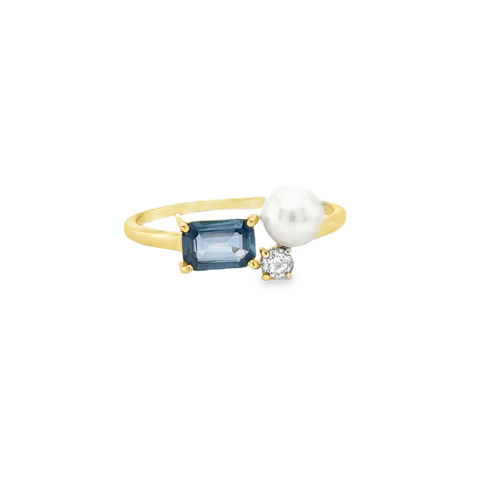 14KT YELLOW GOLD DIAMOND, BLUE SAPPHIRE AND PEARL RING: 14KT YELLOW GOLD DIAMOND, BLUE SAPPHIRE AND PEARL RING14KT GOLD WT. APPROX. 1.40 GRAMDIAMOND WT. APPROX. 0.08 CARAT / 1 PCSPEARL WT. APPROX. 0.60 CARAT SAPPHIRE WT. APPROX. 0.60 CARAT / 1 PCS