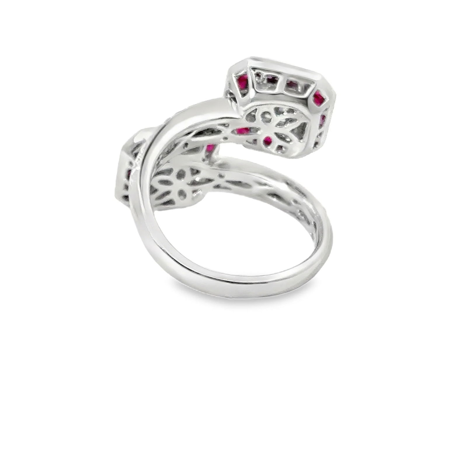 18KT WHITE GOLD RUBY AND DIAMOND RING - 3