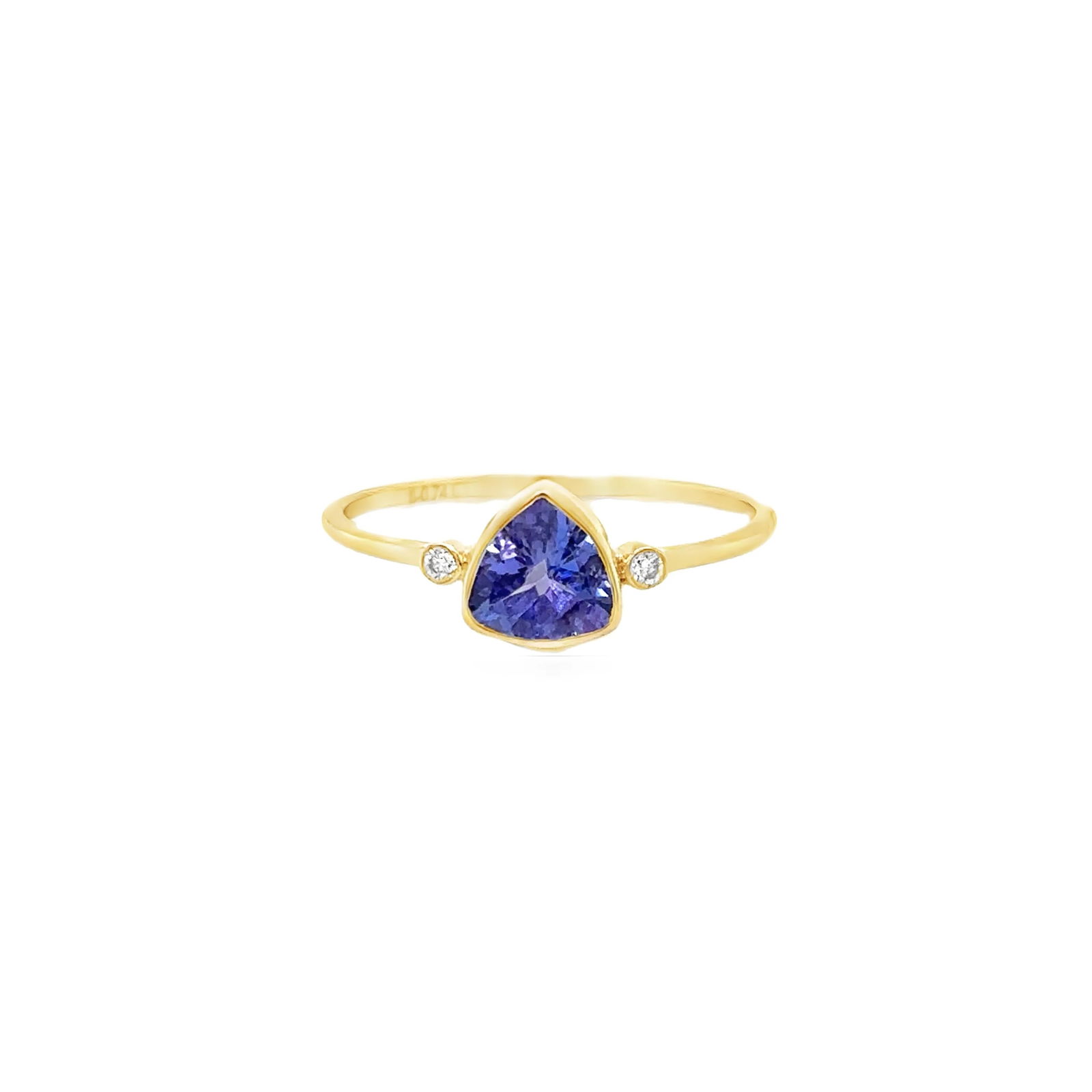 14KT YELLOW GOLD TANZANITE AND DIAMOND RING: 14KT YELLOW GOLD TANZANITE AND DIAMOND RING14KT GOLD WT. APPROX. 1.05 GRAMDIAMOND WT. APPROX. 0.03 CARAT / 02 PCSTANZANITE WT. APPROX. 0.74 CARAT SIZE: 8