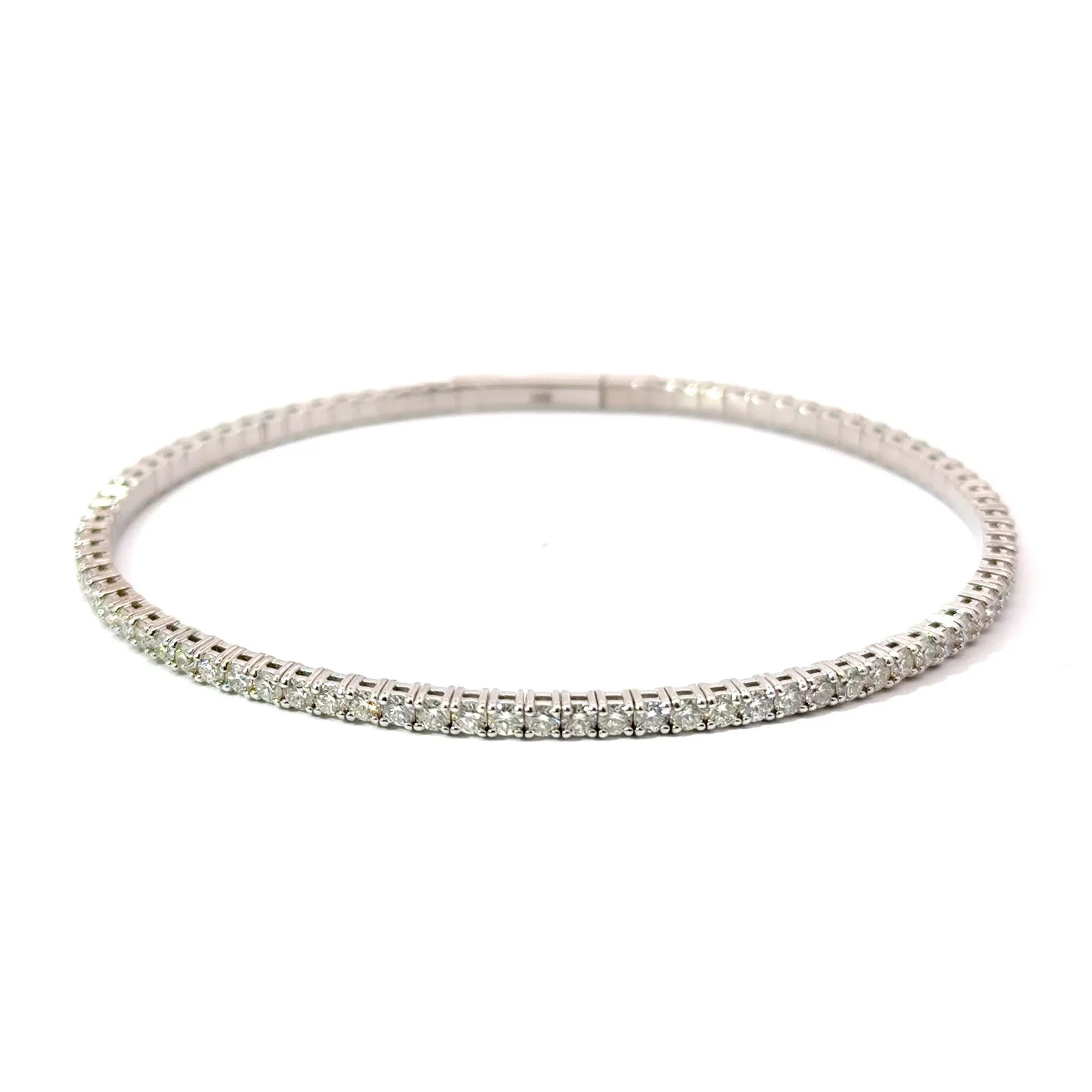 18KT GOLD DIAMOND BANGLE: 18KT GOLD DIAMOND BANGLE18KT GOLD WT. APPROX. 9.00 GRAMDIAMOND WT. APPROX. 3.40 CARAT/ 79 PCSSIZE: APPROX: 61 X 68 MM