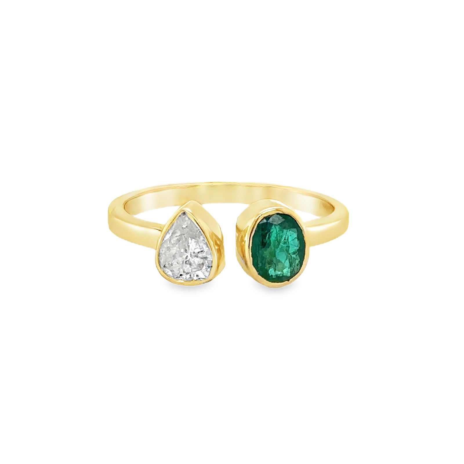 14KT YELLOW GOLD EMERALD AND DIAMOND RING: 14KT YELLOW GOLD EMERALD AND DIAMOND RING14KT GOLD WT. APPROX. 2.30 GRAMDIAMOND WT. APPROX. 0.51 CARAT/ 01 PCEMERALD WT. APPROX. 0.57 CARAT/ 01 PCRING SIZE: 7