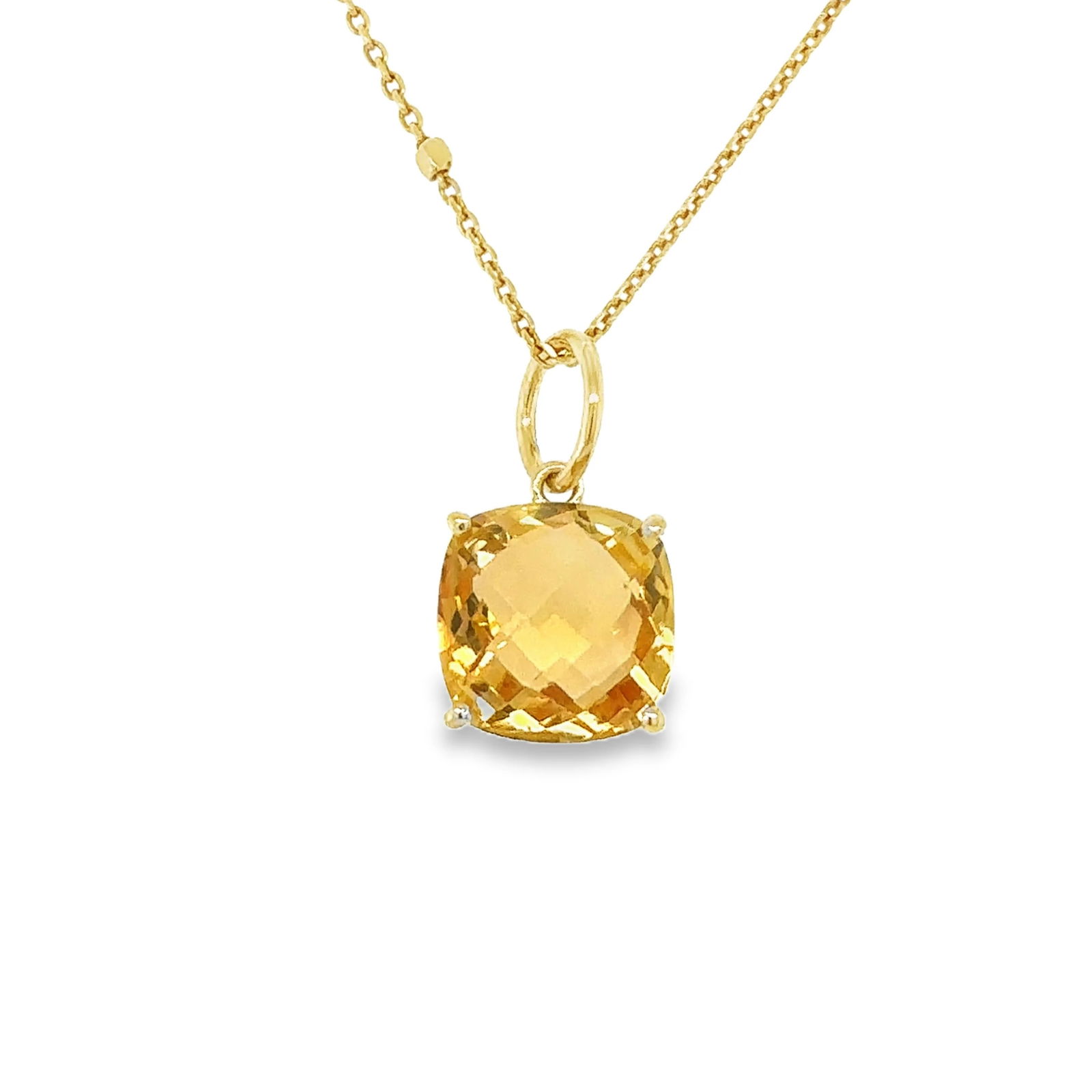 14KT YELLOW GOLD CITRINE SQUARE PENDANT: 18KT YELLOW GOLD CITRINE AND DIAMONDS PENDANT18KT GOLD WT. APPROX. 2.50 GRAMDIAMOND WT. APPROX. 0.45 CARAT CITRINE WT. APPROX. 18.00 CARATSIZE: 19 X 22 MM
