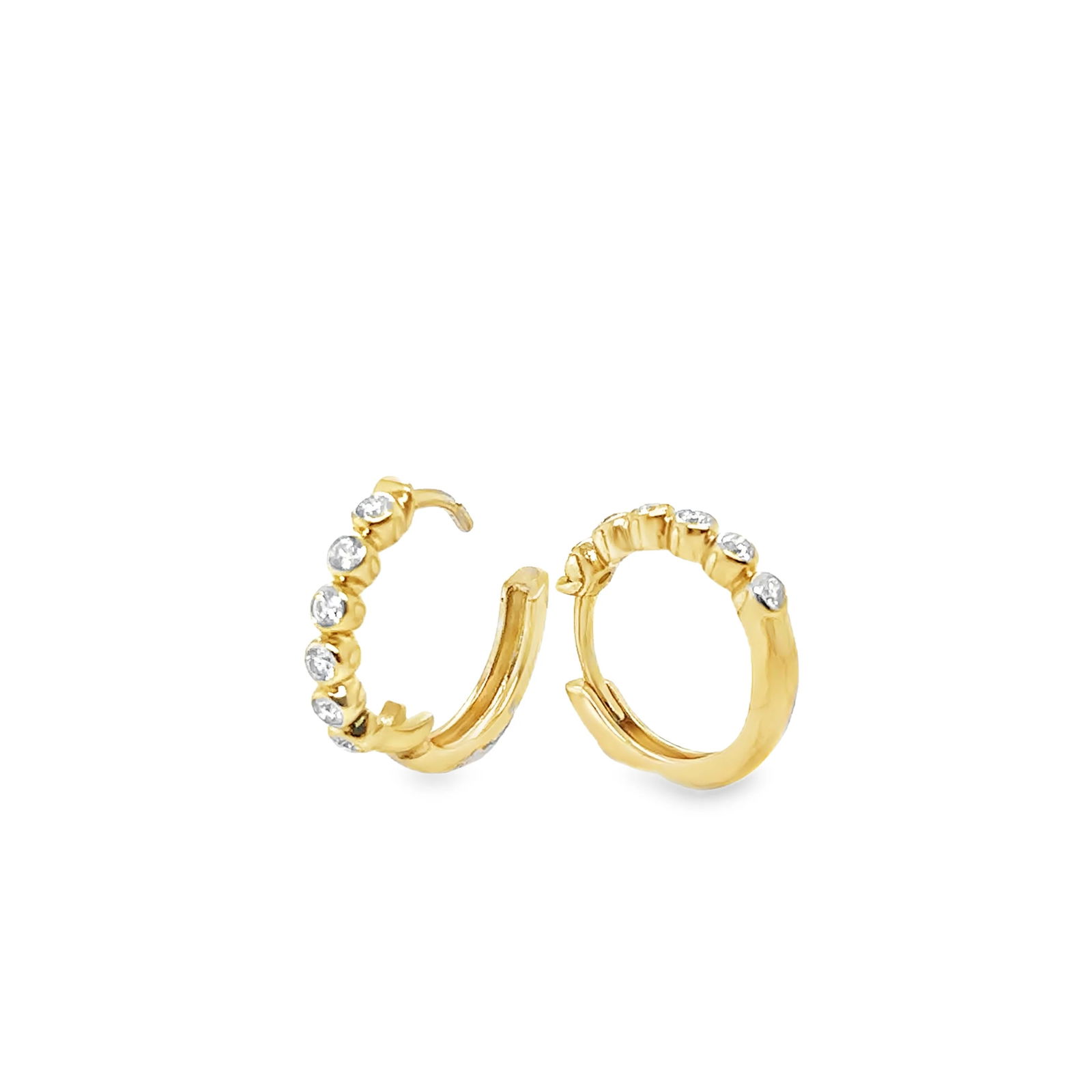 14KT GOLD DIAMOND EARRINGS: 14KT YELLOW GOLD DIAMOND EARRINGS14KT. GOLD WT. APPROX. 2.42 GRAMDIAMOND WT. APPROX. 0.21 CTSIZE: APPROX. 13 X 14 MM