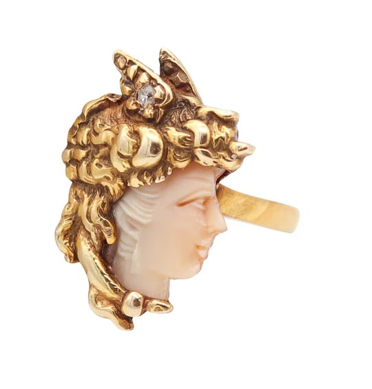 ART-NOUVEAU 1890 American Ring With Hermes Portrait In 14Kt Yellow Gold: An American art-nouveau ring with Hermes in profile.This is a highly decorated ring created in America during the art nouveau period, back in the 1890's. The beautiful ring has been crafted depicting