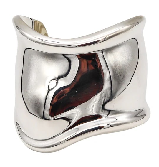 TIFFANY & CO. 1980 Elsa Peretti Vintage RIGHT Bone Cuff In .925 Sterling Silver: Vintage Bone cuff designed by Elsa Peretti (1940-2021) for Tiffany & Co.This sculptural cuff is one of the most iconic designs created by Elsa Peretti for Tiffany & Co. and from the 20th century jewel