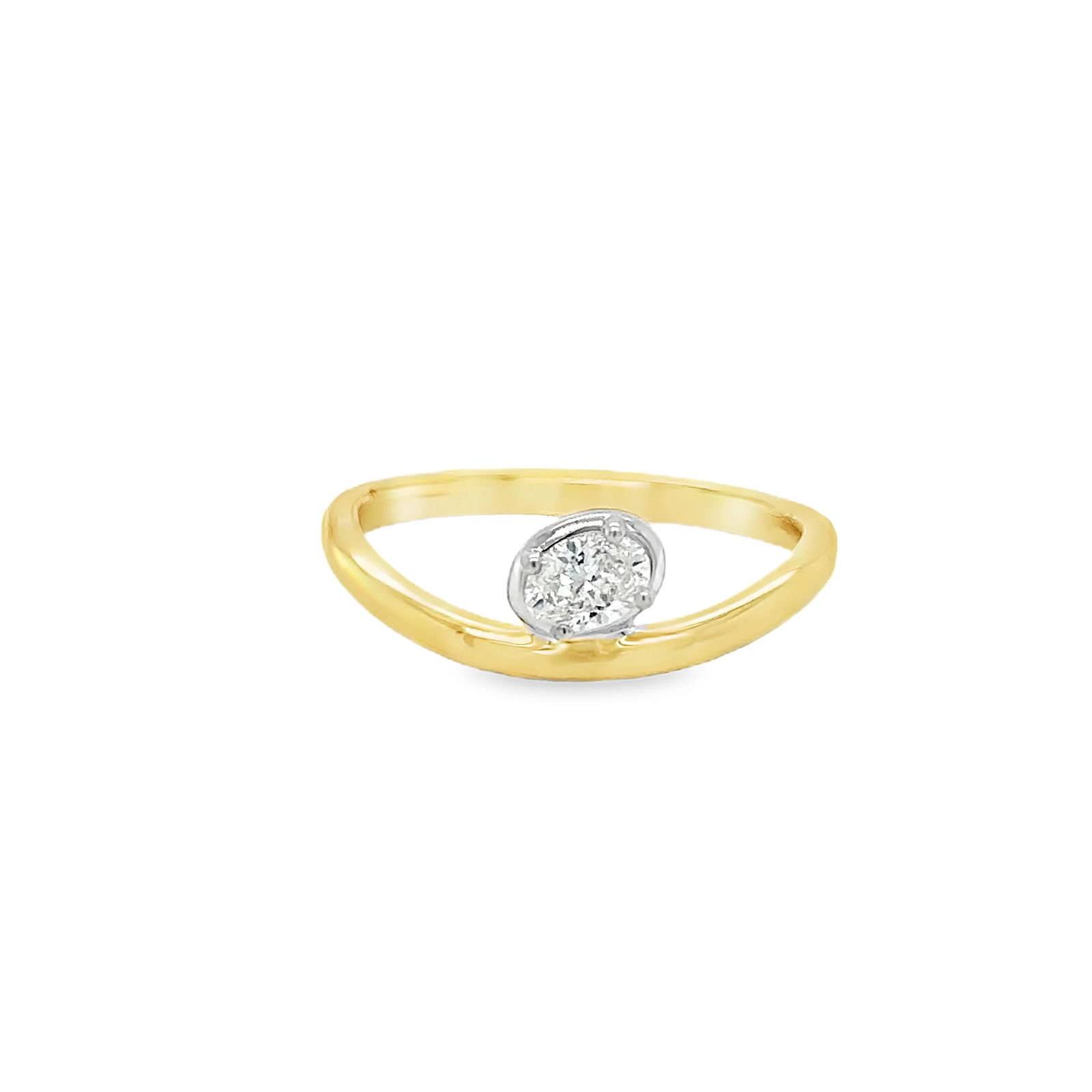 14KT GOLD DIAMOND RING: 14KT TWO TONE GOLD DIAMOND RING14KT GOLD WT. APPROX. 2.33 GRAMDIAMOND WT. APPROX. 0.33 CARAT