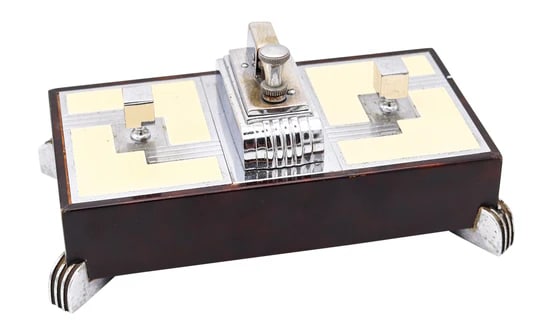 RONSON 1935 Machine Age Brown Lacquer Desk Double Box Touch Tip Striker: Double desk box with lighter designed by Ronson.This is an exceptional and beautiful desk box, created in New Jersey United States by The Ronson Co. during the art deco period, back in the 1935. This