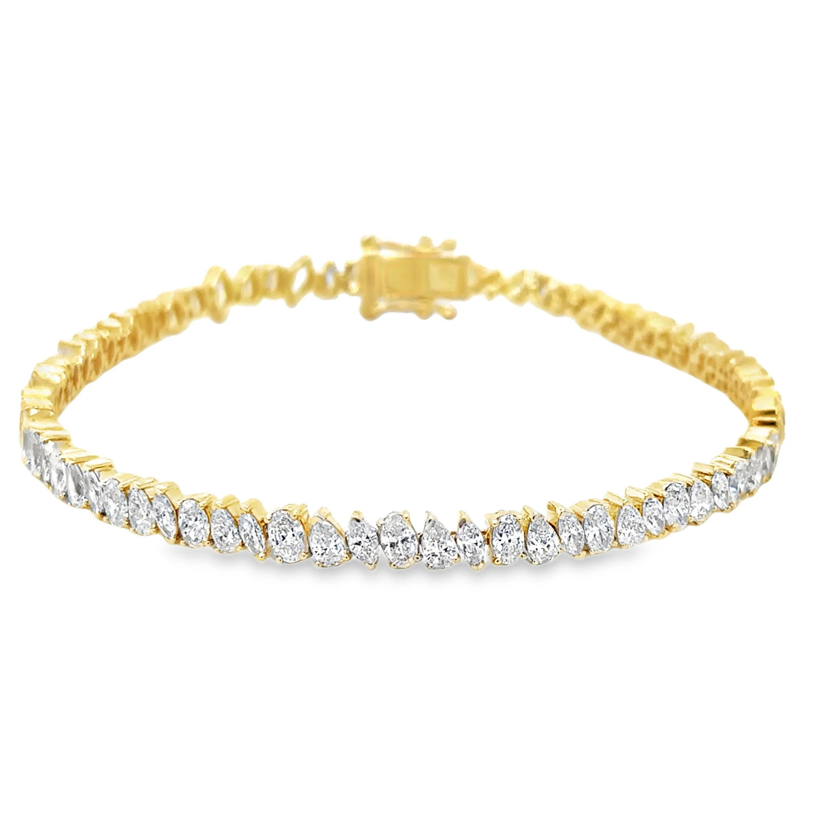 14KT YELLOW GOLD MARQUISE DIAMONDS BRACELET: 14KT YELLOW GOLD DIAMONDS BRACELET14KT GOLD WT. APPROX. 10.19 GRAMDIAMOND WT. APPROX. 5.65 CARAT LENGTH: 7 INCHES