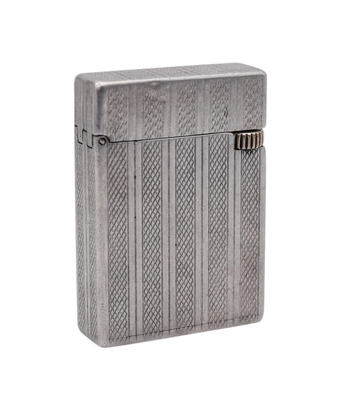 A Dupont petrol lighter made in France.This is a very nice pocket petrol lighter created in Paris (1 of 4)