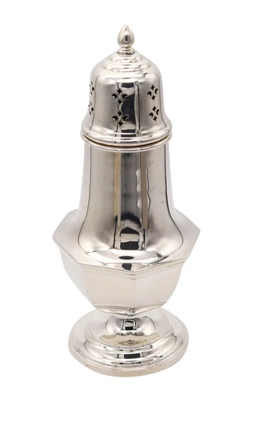 Sugar shaker designed by Reed & Barton.This is a sugar shaker in impeccable condition, created in: Sugar shaker designed by Reed & Barton.This is a sugar shaker in impeccable condition, created in America by the Reed & Barton silver company, back in the 1953. The muffineer shaker has been crafted w