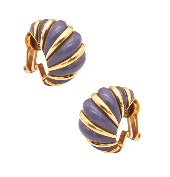 Modernist fluted hoops earrings made in Italy.These are a gorgeous pair of vintage fluted hoops: Modernist fluted hoops earrings made in Italy.These are a gorgeous pair of vintage fluted hoops earrings, created in Italy back in the 1970. The earrings has been crafted as a left and right in solid 