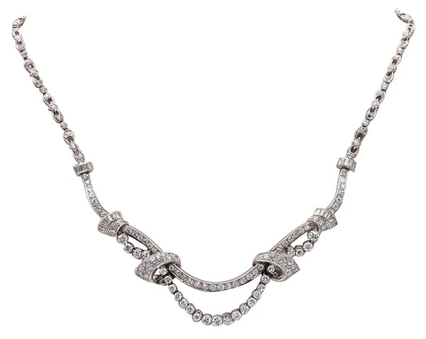 Art deco garlands necklace with diamonds.Exceptional diamonds set necklace, created in America: Art deco garlands necklace with diamonds.Exceptional diamonds set necklace, created in America during the art deco period, back in the 1935. This beautiful movie star necklace was crafted with double 