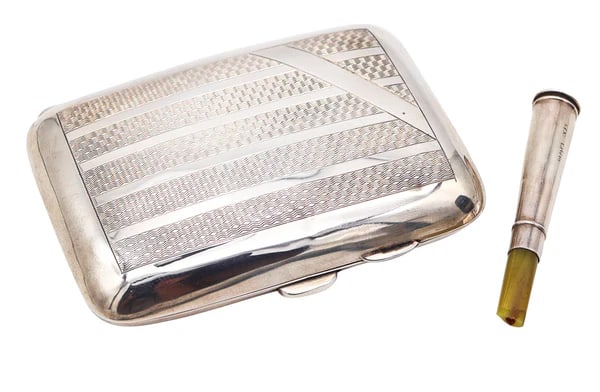 DEYKIN & HARRISON 1930 Mechanical Cigarette Case Set In Solid .925 Sterling Silver: Mechanical cigarettes case set designed by Deykin & Harrison.This is a very interesting mechanical case, created in Birmingham England during the art deco period at the silversmith workshop of Deykin 