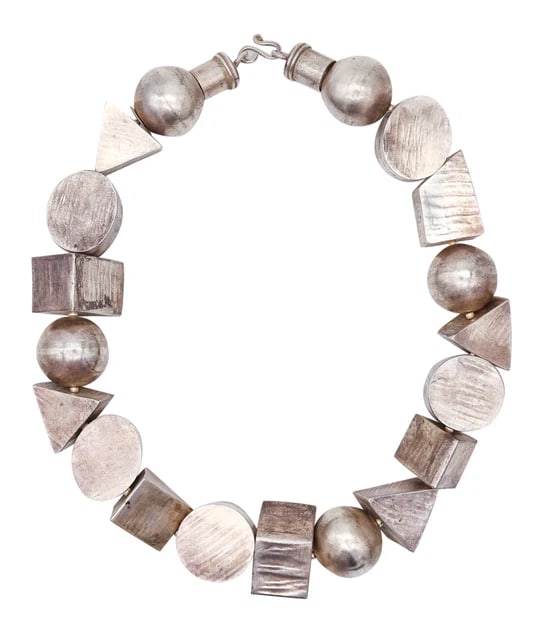 MEMPHIS 1980 Vintage Geometric Multi Links Necklace In .925 Sterling Silver: A geometric necklace from the Memphis movement.This is a beautiful and one-of-a-kind artistic necklace created in America with Memphis art parameters, back in the 1980. This sculptural designer's neck