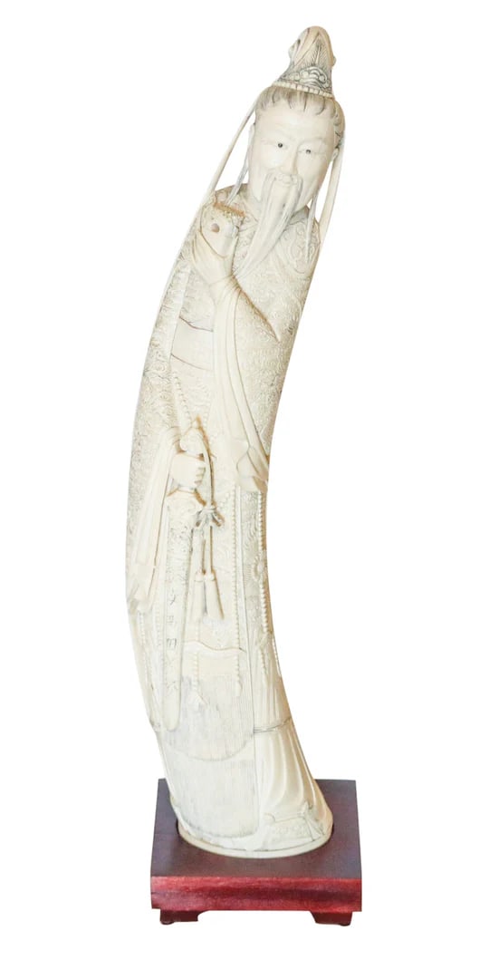 QING DYNASTY 1875 Antique Carved Sculptural Figure of Sage Confucius: Antique Qing period sculpture of Confucius, Sage (55.1?479 B.C.)This is an antique 19th century sculpture created during the late period of the Qing Dynasty circa 1875. The figure represents the image