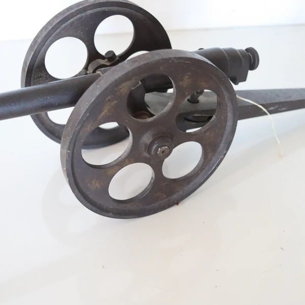 CANNON 1910 Massive British Made Signal Cannon In Blackened Iron Steel & Bronze: A British die cast large cannon.This is a scale model of a British field cannon made during the Edwardian period in the early 20th century in England. The antique presentation signal cannon is a pre W