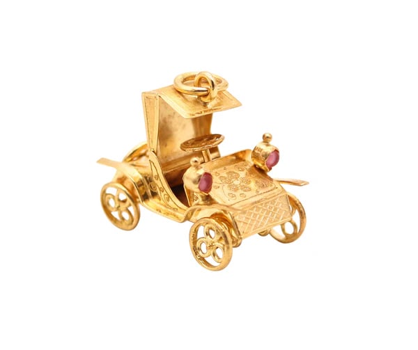 ART DECO 1940 Italian Antique Ford T-Car Pendant Charm In 18Kt Yellow Gold: A Ford Model-T car charm-pendant This is a beautiful and highly detailed pendant-charm created in Italy during the late art-deco period, back in the 1940. This stunning charm has been crafted with mec