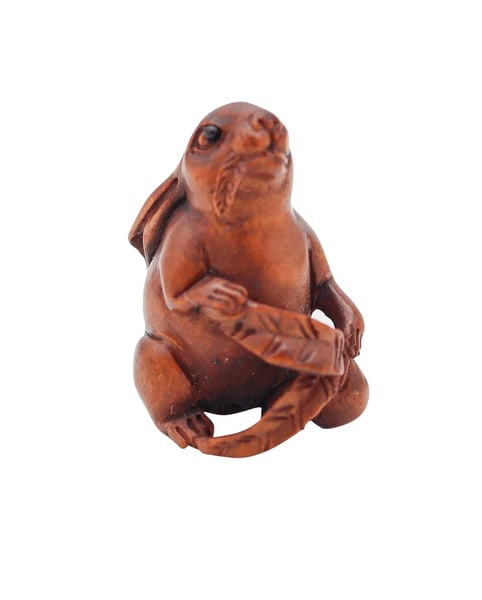JAPAN 1920 Taisho Period Rabbit Ojime Carved In Precious Wood & Onyx: Japanese ojime from the Taish? Period (1912-1926).This is a beautiful and very cute ojime created in the imperial Japan during the Taish? period, circa 1920. The sculptural ojime was masterfully carve