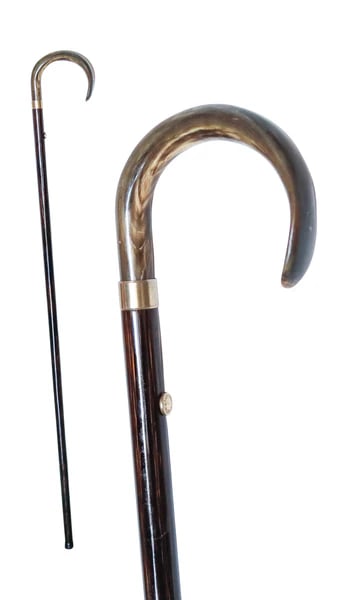 GUCCI 1970 Milano Walking Cane In Carved Horn And Wood And Gilt Bronze: A walking cane designed by Gucci.This is a vintage walking cane created in Milano Italy by the luxury house of Gucci, back in the 1970'a. This walking cane was masterfully crafted with parts made up o