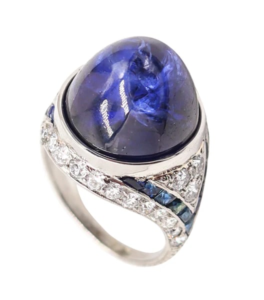 ART DECO 1920 Platinum Cocktail Ring With 26.65 Cwt. In Sapphires And Diamonds: An art-deco platinum ring with large sapphire and diamonds.This is gorgeous beautiful ring created in America during the art deco period, between the 1925 and 1930. The ring was masterfully handcrafte