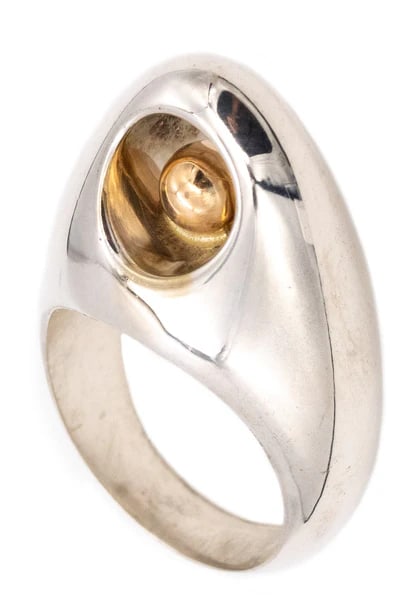 PUIG DORIA 1970 MODERNIST RING IN 18 KT GOLD AND STERLING SILVER: A MODERNIST RING DESIGNED BY PUIG DORIA.NICE MODERNIST RING FROM THE MID CENTURY PERIOD. CIRCA 1970'S, HAND CRAFTED BY THE SPANISH DESIGNER JOSE MARIA PUIG DORIA IN SOLID .925/.999 STERLING SILVER AND