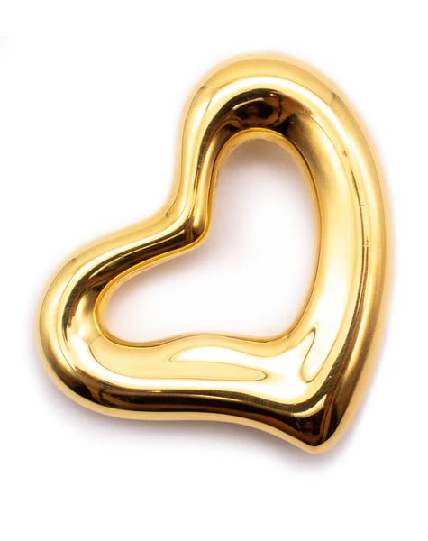 -Tiffany & Co. 1975 Elsa Peretti Pendant Buckle In 18Kt Gold Vermeil Over Sterling Silver: Heart pendant designed by Elsa Peretti (1940-2021) for Tiffany & Co.Fabulous oversized piece, created by the iconic jewelry artist Elsa Peretti for Tiffany & Co. studios, back in the 1975. This sculpt