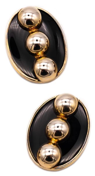 TURE 1970'S MODERNIST PAIR OF GEOMETRIC EARRINGS IN STERLING SILVER & BLACK ONYX: NICE PAIR OF EARRINGS DESIGNED BY TURE.A GREAT MODERNIST OVAL PIECES FROM THE PERIOD OF THE 1970'S. THEY ARE HAND CRAFTED IN STERLING SILVER AND EMBELLISHED WITH A PAIR OF OVAL CUT PIECES CARVED FROM 