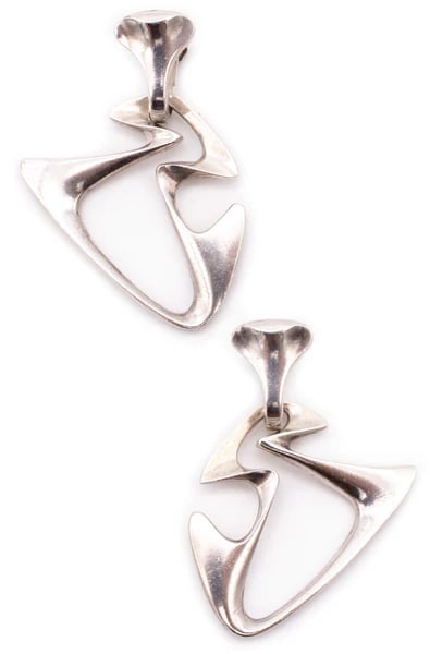 GEORG JENSEN BY HENNING KOPPEL 1950 AMOEBA DANGLE EARRINGS IN STERLING SILVER #125: GREAT PAIR OF EARRINGS DESIGNED BY HENNING KOPPEL FOR GEORG JENSEN.THIS IS THE VERY EARLY AMOEBA EARRINGS MODEL, GEORG JENSEN-125. A GORGEOUS VINTAGE PAIR OF DANGLE EARRINGS CREATED IN DENMARK IN THE 