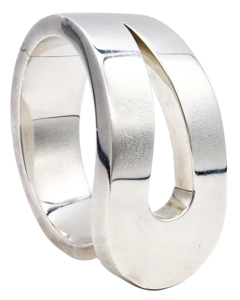 Tiffany & Co. 1973 Don Berg rare geometric loop bracelet in solid .925 sterling silver: Geometric bracelet designed by Don Berg for Tiffany & Co.A rare solid and bold piece, created by Don Berg exclusively for tiffany in 1973. This sculptural loop bracelet was crafted in a limited editio