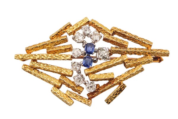 JOHN DONALD 1969 Modernist Brooch In 18Kt Gold Diamonds & Sapphires: Geometric brooch designed by John Donald (1928-2023).This is an amazing geometric brooch created in London England by the artist-jeweler John Donald during the modernism period, back in 1969. This hig