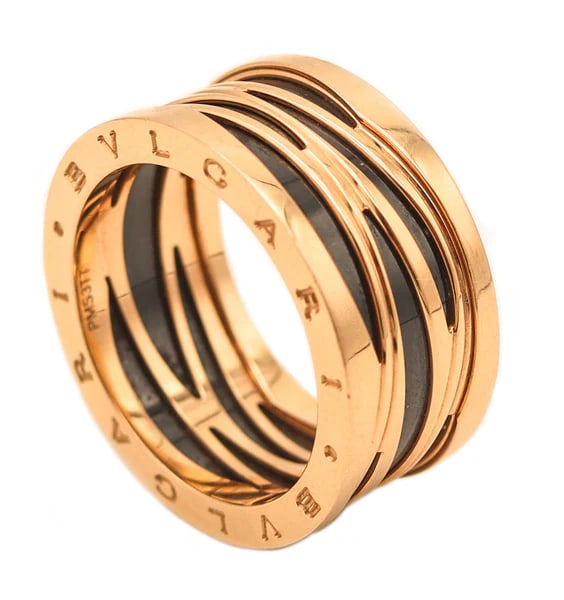 BVLGARI Legend Special Edition Zaha Hadid Ring In 18Kt Yellow Gold With Box: Limited edition Legend ring designed by Zaha Hadid for Bvlgari.This is a beautiful and very rare ring created in Italy by the iconic jewelry house of Bvlgari, back in the 2022. The gorgeous ring is pa
