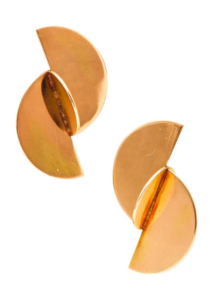 BETTY COOKE 1990 Geometric Sculptural Dangle Earrings In 14Kt Yellow Gold: Geometric earrings designed by Betty Cock. (1924-2025)This is a great pair of geometric dangle earrings created by the artist-jeweler Betty Cooke. The sculptural earrings have been crafted with three 