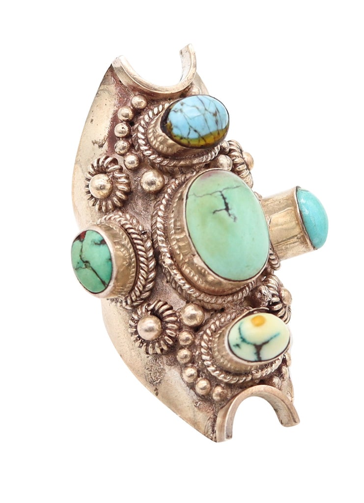 NATIVE AMERICAN 1970 Sculptural Ring In .925 Sterling Silver & Arizona Turquoises: Native American sculptural ring with turquoises.This is a striking tribal statement ring, created in Arizona by Navajo Native American artisans in the late 1970s. The piece has been masterfully handcr