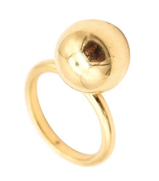TIFFANY & CO. Hardware Modernist Ball Ring In Solid 18Kt Yellow Gold: A Hardware sculptural ring designed by Tiffany & Co.This is an iconic sculptural ring created in New York City by the American jewelry house of Tiffany & Co. The modernist ring is part of the Hardware