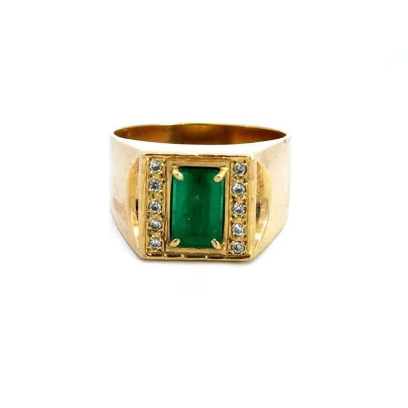 Emerald Diamond Gold Men's Ring 18k Yellow Rectangle Wide Shank Size 10.5: The large natural diamond and emerald gold Men's Ring is a stunning piece of jewelry crafted from 18k yellow gold. It features a rectangular emerald set in a prong setting, complemented by sparkling n