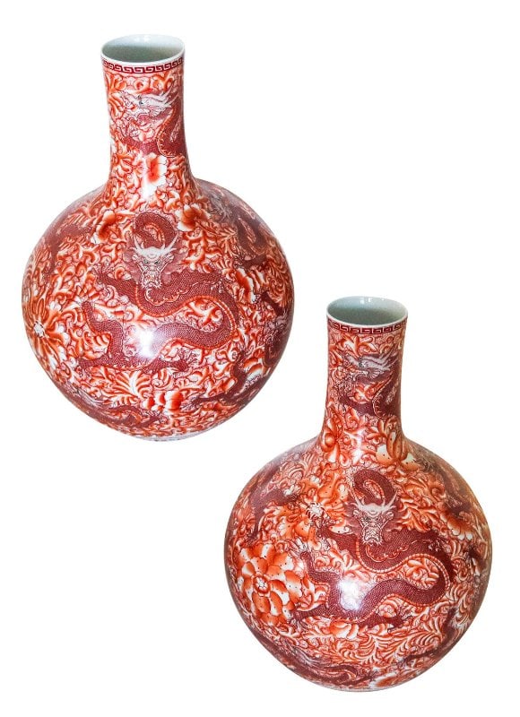 QING DINASTY 1915 Pair Of Decorative Vases With Dragons In Glazed Porcelain: Antique pair of late Qing period porcelain vasesThis is a fabulous pair of antique early 20th century Chinese Porcelain vases created during the late period of theÂ Qing Dynasty circa 1915-2