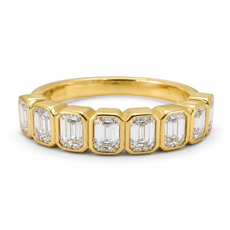 14KT YELLOW GOLD DIAMOND RING: 14KT YELLOW GOLD EMERALD-CUT DIAMOND BAND RING14KT GOLD WT. APPROX. 3.468 GRAMDIAMOND WT. APPROX. 1.11 CT/ 8PCSSize: 7