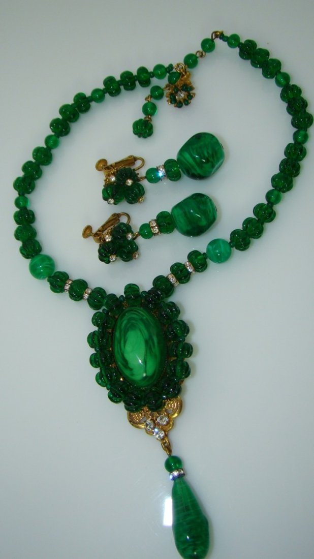 VINTAGE MIRIAM HASKELL EMERALD GREEN MELON GLASS: Vintage Miriam Haskell Emerald Green Melon Glass Necklace and Earrings! Vintage Miriam Haskell Emerald Green Melon Glass Necklace and Earrings! This is my favorite! Hard to find squashed melon glass b