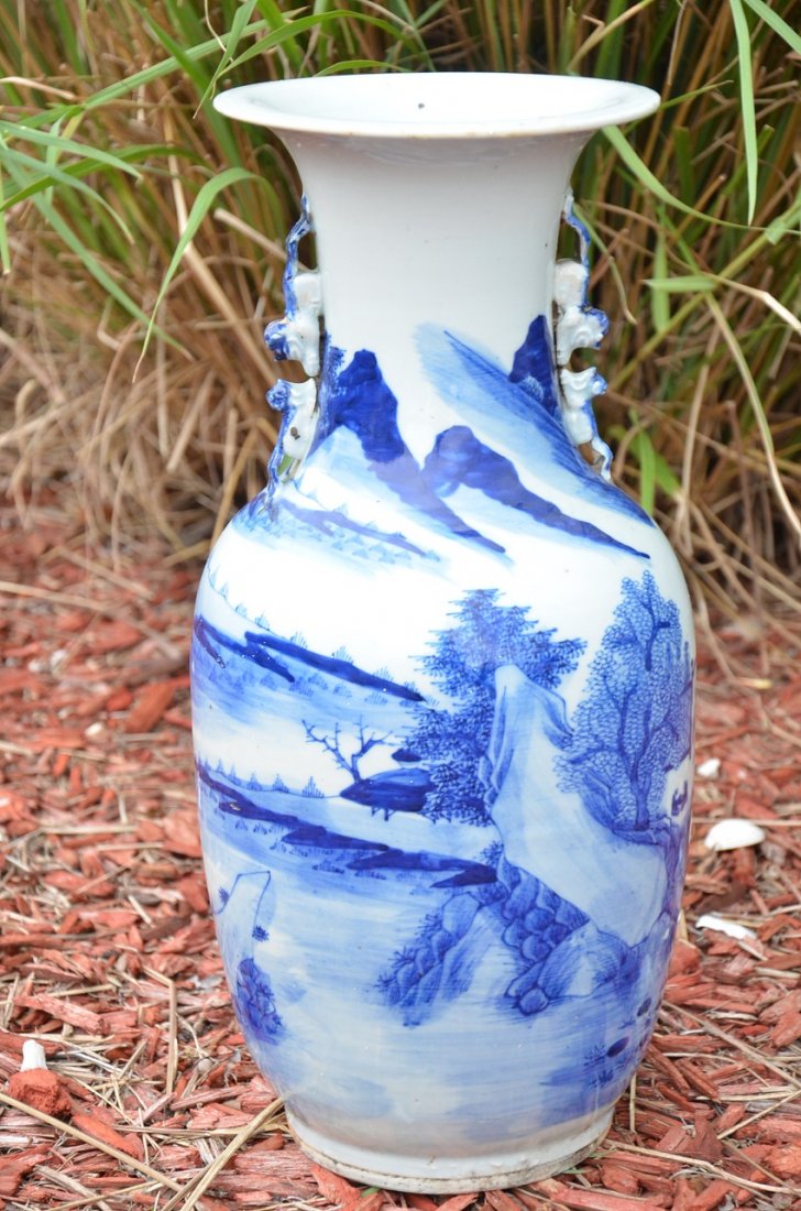 ANTIQUE CHINESE HAND PAINTED VASE WITH FOO DOGS: 18" ANTIQUE BLUE AND WHITE HAND PAINTED CHINESE VASE WITH FOO DOGS. QING DYNASTY
