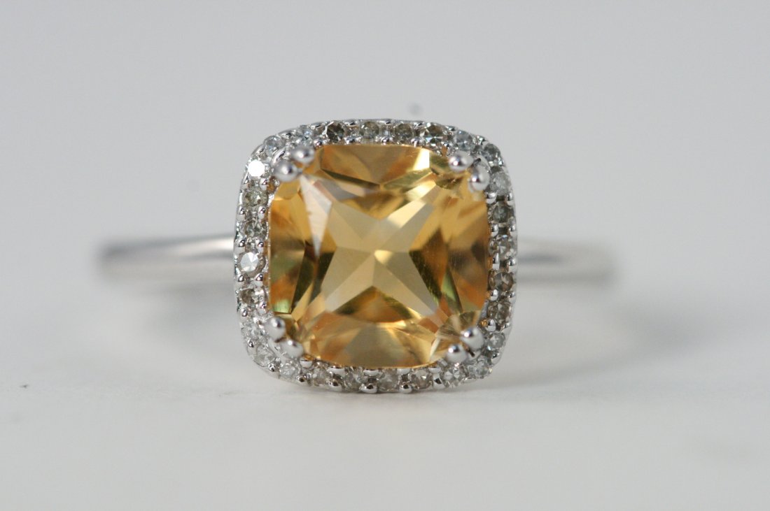 GORGEOUS 14K W/G CITRINE RING WITH DIAMONDS: GORGEOUS 14K W/G RING WITH 2.30 CTS CITRINE AND .12CTS DIAMONDS