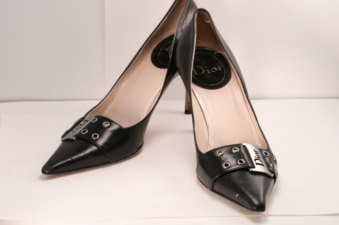 CHRISTIAN DIOR PARIS BLACK LEATHER VERO CUOIO HEELS.: CHRISTIAN DIOR PARIS BLACK LEATHER VERO CUOIO HEELS. EURO SIZE 37.5 (US 7)
