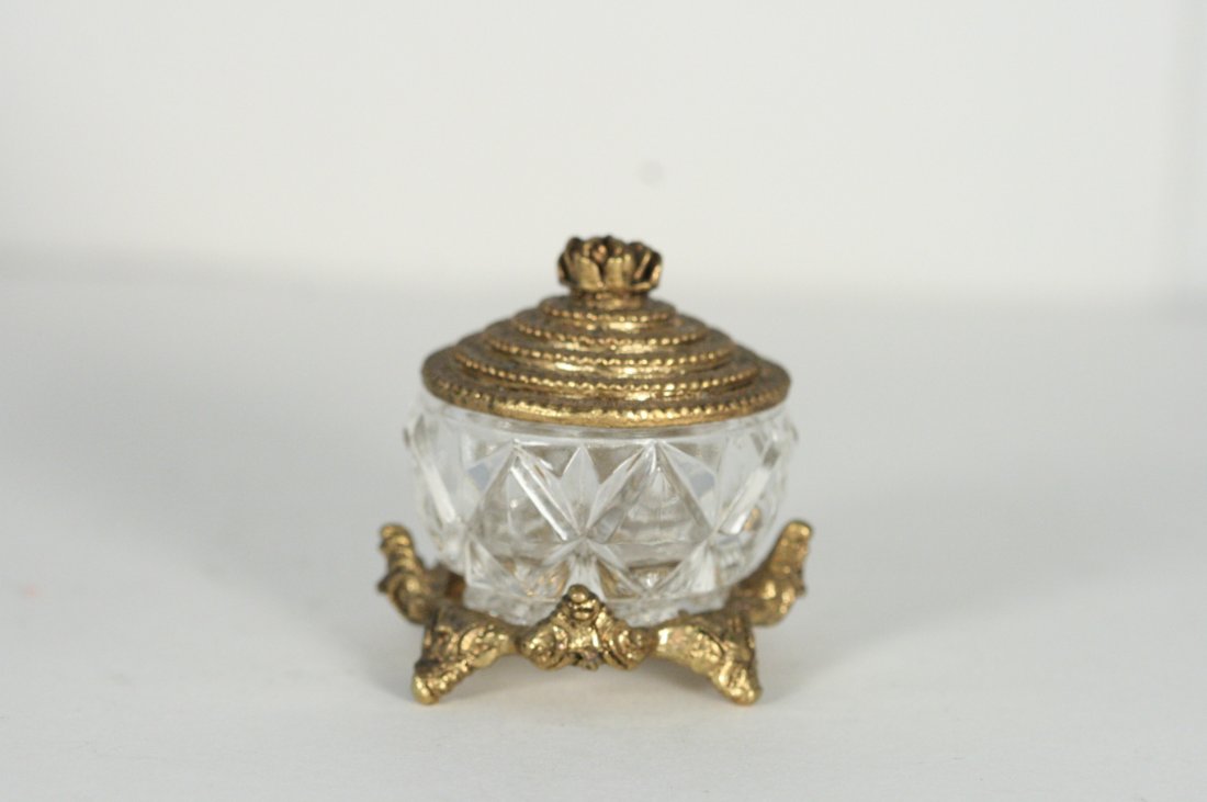 CRYSTAL AND GUILT BRONZE MINITURE COVERED BOWL APPROX: CRYSTAL AND GUILT BRONZE MINITURE COVERED BOWL APPROX 1.5"