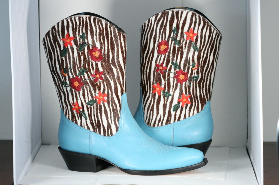 NAKED FEET TURQUOISE BOOTS WITH: NEVER WORN NAKED FEET COWBOY BOOTS. MADE IN BRAZIL SIZE 7M