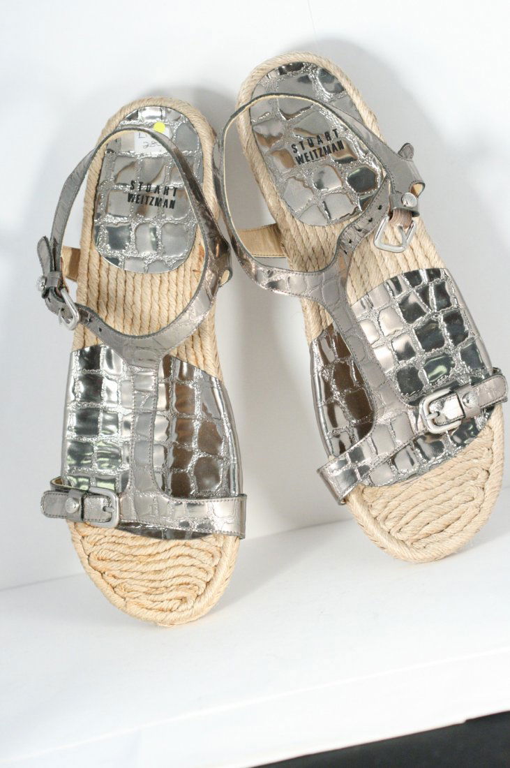STUART WEITZMAN SLING BACK SANDALS.: STUART WEITZMAN SLING BACK SANDALS. SILVER/BRONZE COLOR. GORGEOUS. LIKE NEW. AVAILABLE IN SIZE 9.5M AND SIZE 6