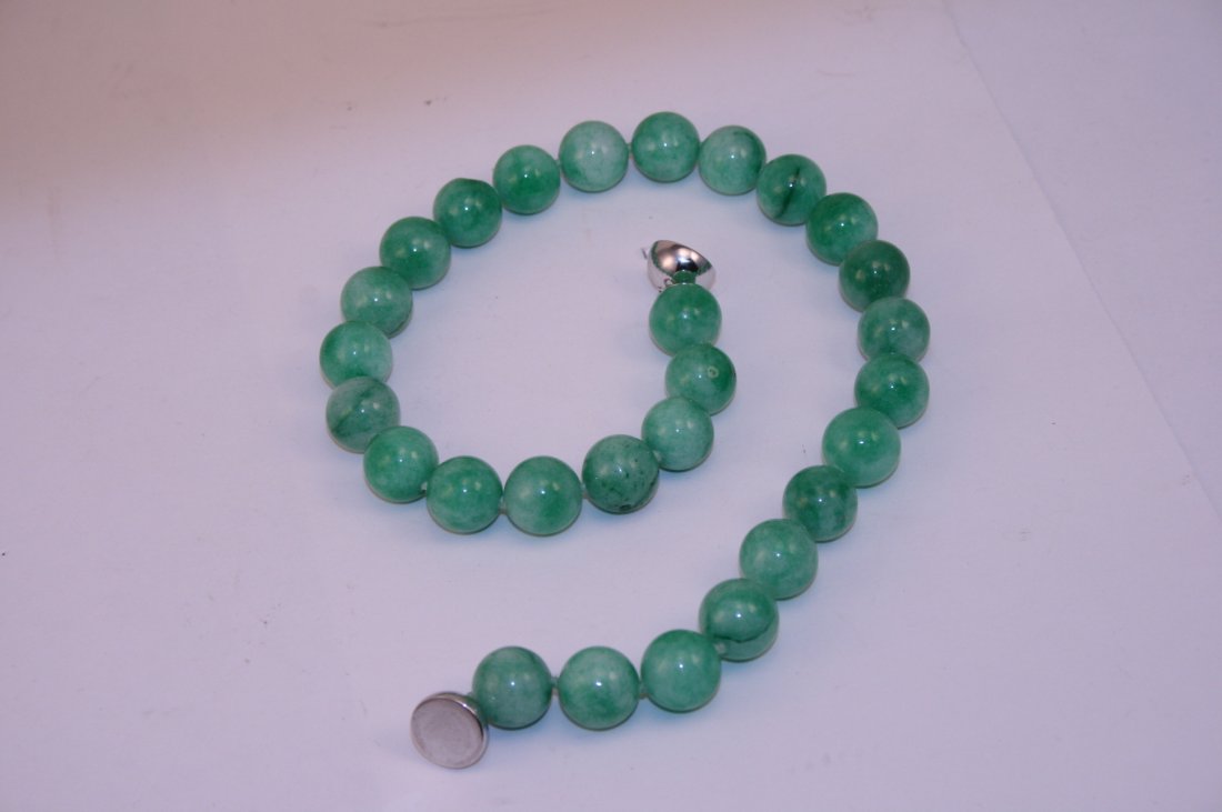 LARGE JADE BALL NECKLACE: MAGNIFICENT JADE NECKLACE WITH STERLING SILVER CLASP.ALL THE JADE BALLS ARE 18MM ROUND WITH A TOTAL WEIGHT OF APPX 132 GRAMS OF JADE.