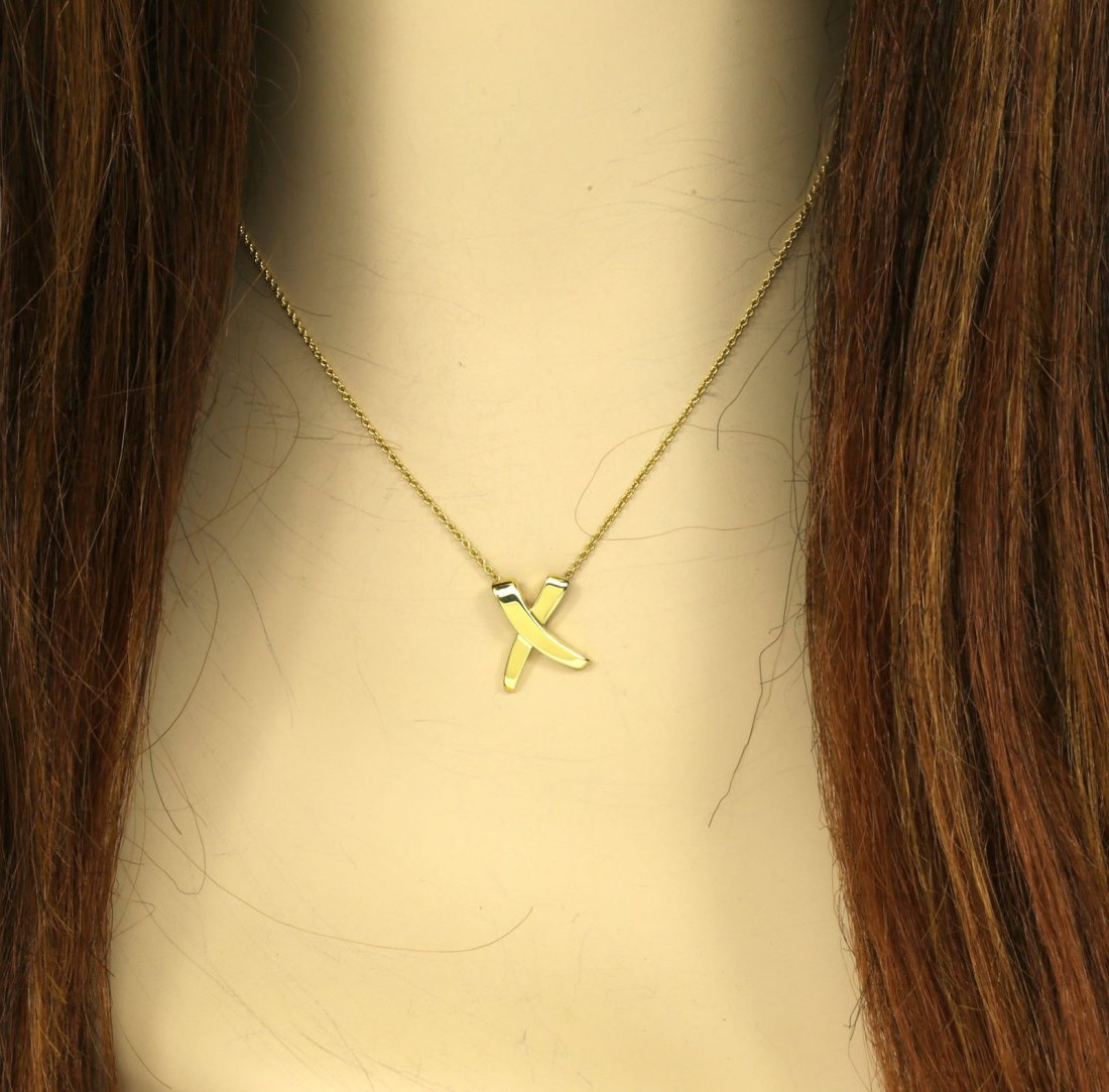 GORGEOUS TIFFANY & CO. PALOMA PICASSO 18K YELLOW GOLD: This is a gorgeous designer Tiffany & Co. Paloma Picasso 18k yellow gold "X" design ladies necklace. The piece is beautifully crafted in solid 18k yellow gold with a smooth high polished finish adorne